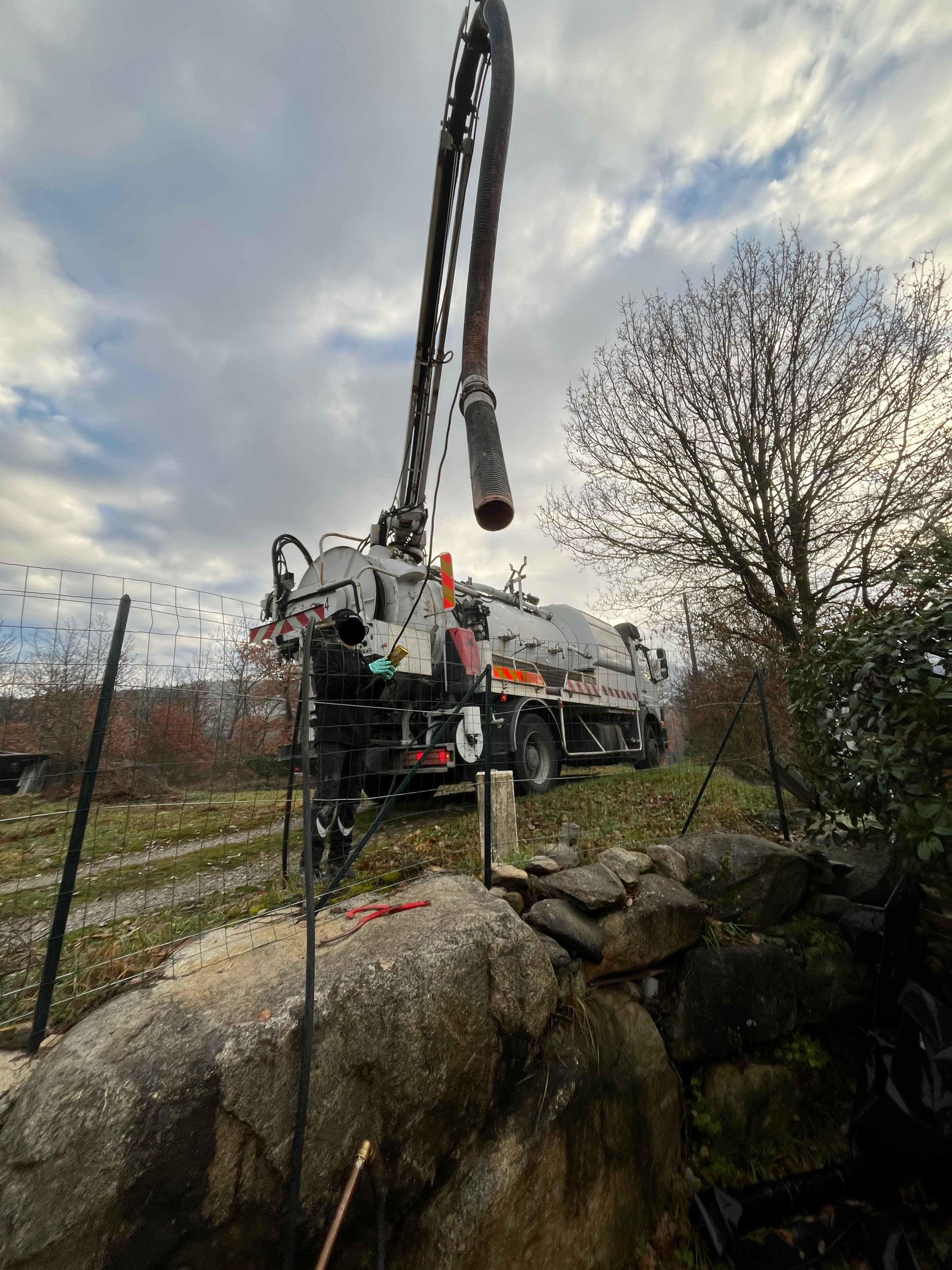 camion de pompage fosse septique à Thuir par Canaplomb